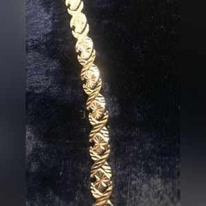 Real gold, plated, hugs and kisses bracelet